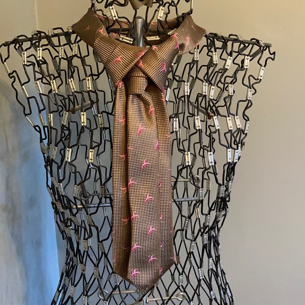⭐️ 3/$15: Breast Cancer Awareness Striaght Tie